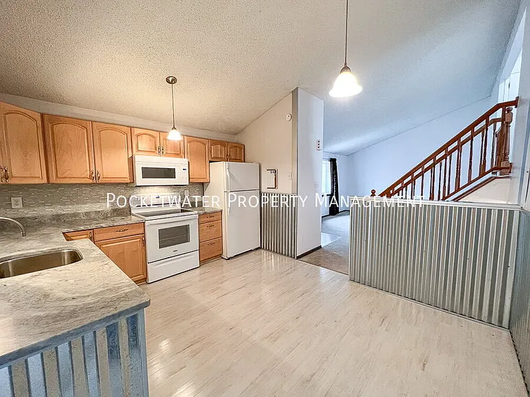 2207 Tulip St — Photo 9