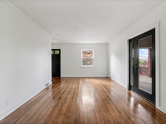 5th image of 937 Craig St