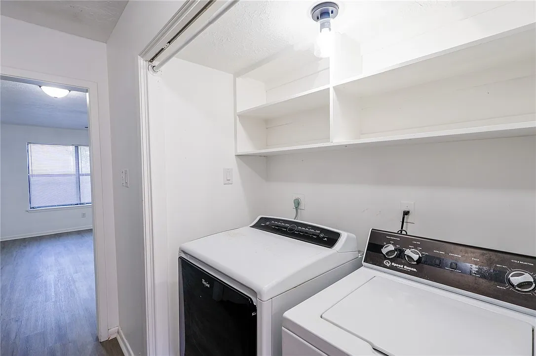 2 bed, 6.0 bath, 4508 sqft, $1,095 — Photo 3