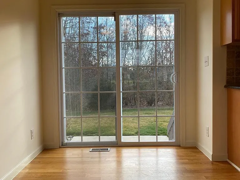 3358 Dante Ave — Photo 4