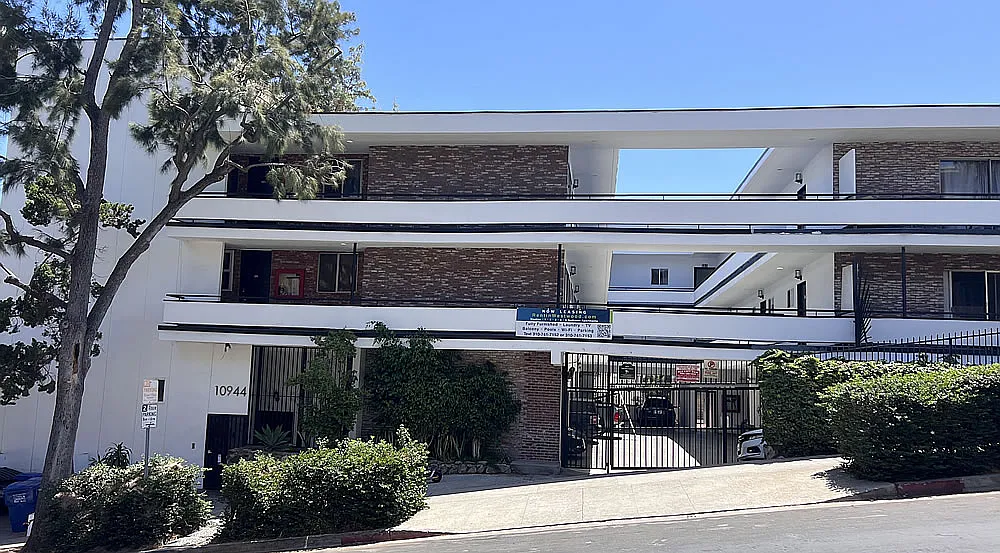 2 bed, $3,975 — Photo 1