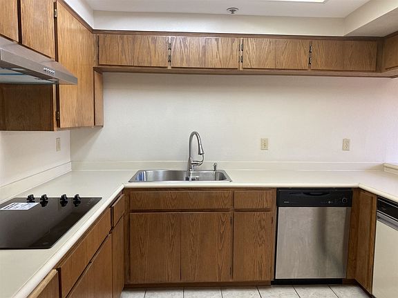 4th image of 844 S Village Sq