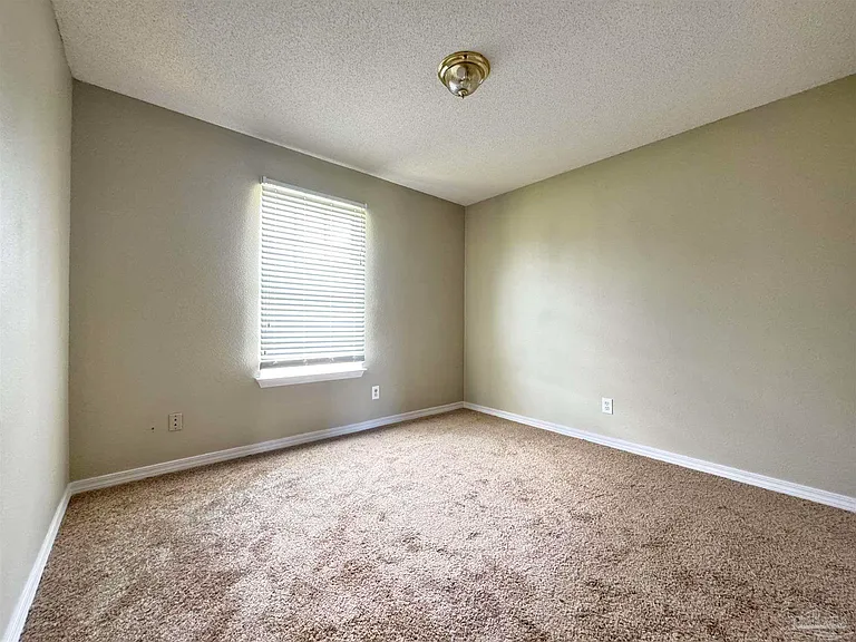 537 Batten Blvd — Photo 9