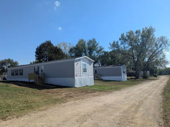 516 Maple St, Saint George, KS 66535