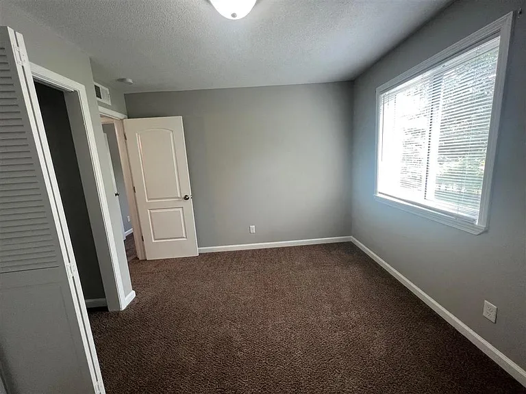 Red Point Apartments — Photo 6