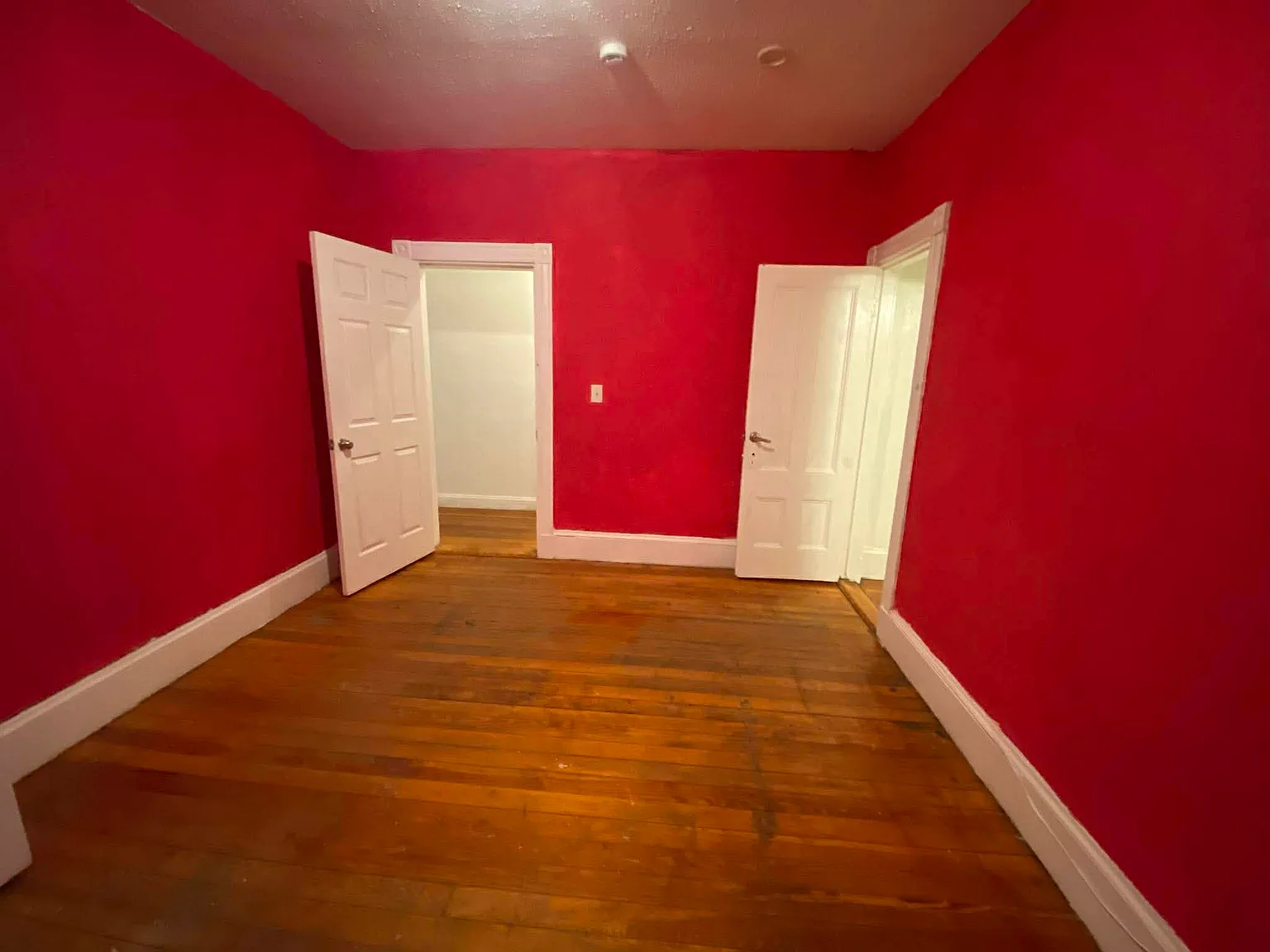 3 bed, 999 sqft, $2,800 — Photo 2