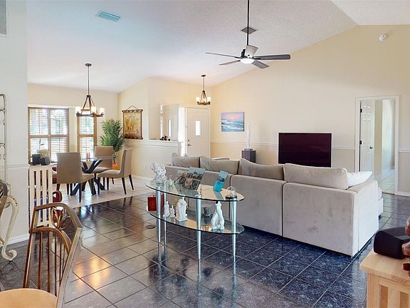 2nd image of 201 Annapolis Ln