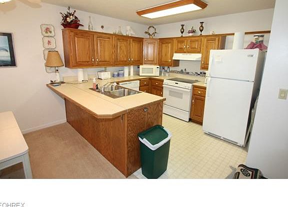 4th image of 111 W Lakeshore Dr #8E
