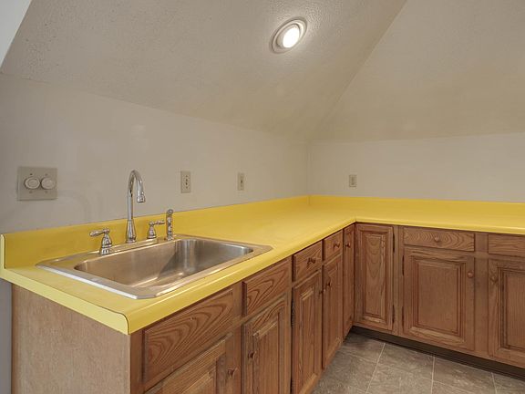 3rd image of 21 Summit Ave Floor 3