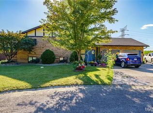 136 Donna Dr, Hartford, IL 62048