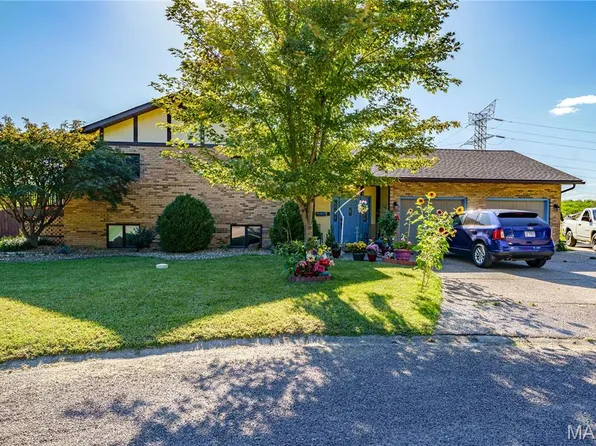 136 Donna Dr, Hartford, IL 62048