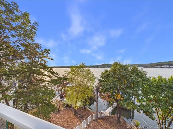 576 Palisades Dr, Lake Ozark, MO 65049