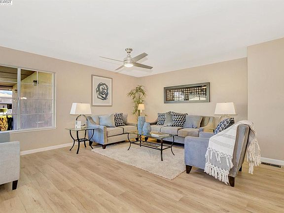 5th image of 2444 Balmoral St