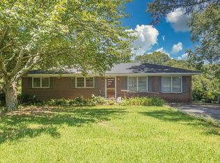 48 Carnes St, Royston, GA 30662