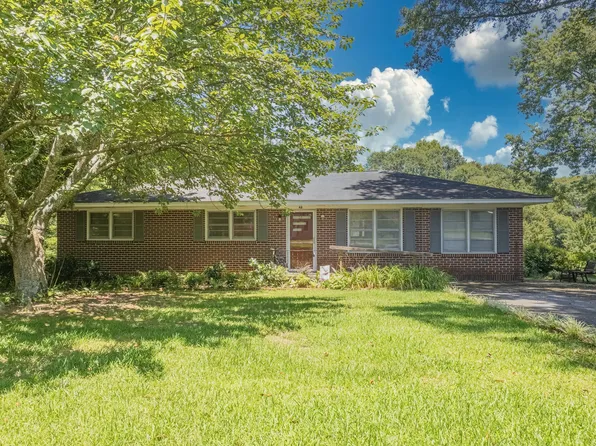 48 Carnes St, Royston, GA 30662