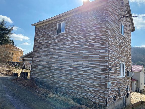 3rd image of 618 School Ave