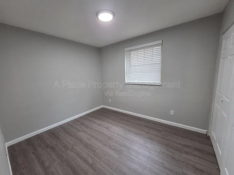 Roseland Terrace Apartments — Photo 19