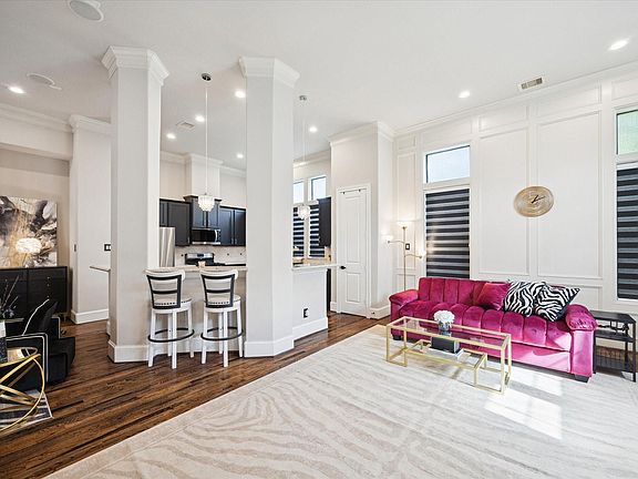 2nd image of 5820 Darling St