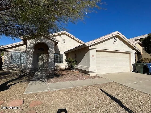 4 bed, 1833 sqft, $2,400 — Photo 1