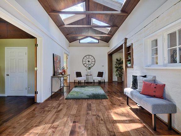 4th image of 550 Miramar Dr
