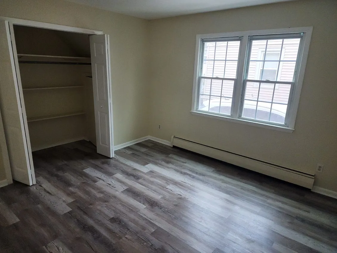 3 bed, 1750 sqft, $2,400 — Photo 3
