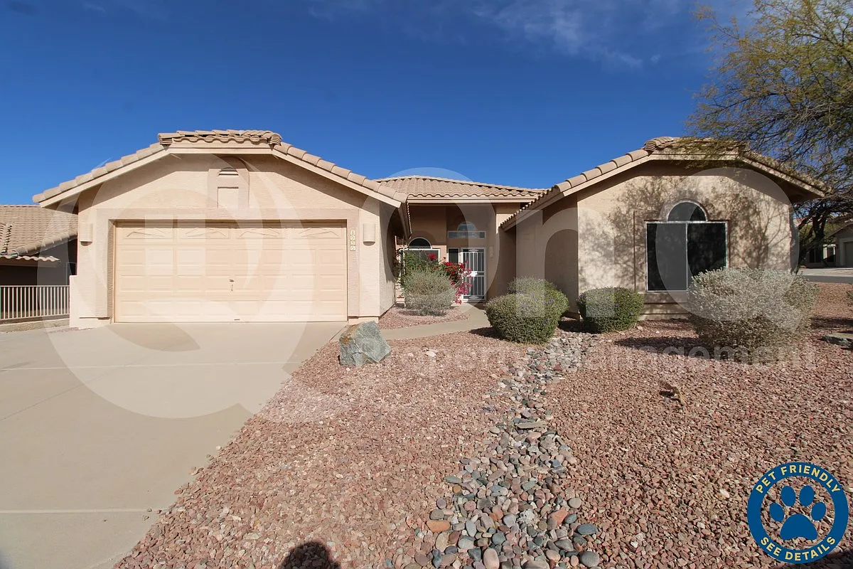 3 bed, 2.0 bath, 1952 sqft, $1,835 — Photo 1