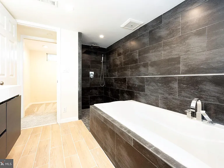 1418 Thornden Rd — Photo 12