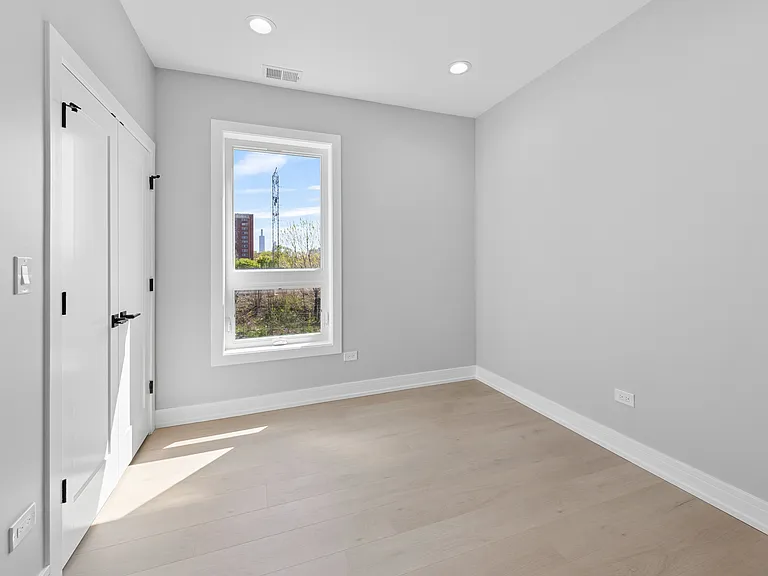 W Adams St — Photo 15