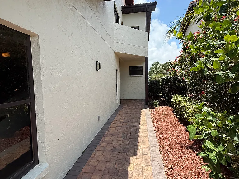 3270 River Villa Way — Photo 2