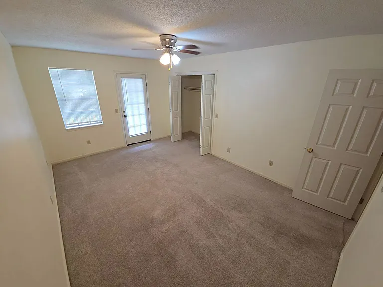 400 Crestview Dr #C — Photo 10