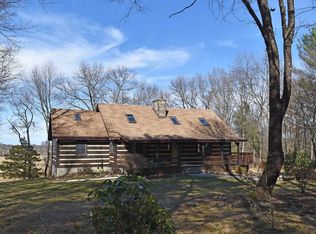 27 Grandmour Dr, Red Hook, NY 12571