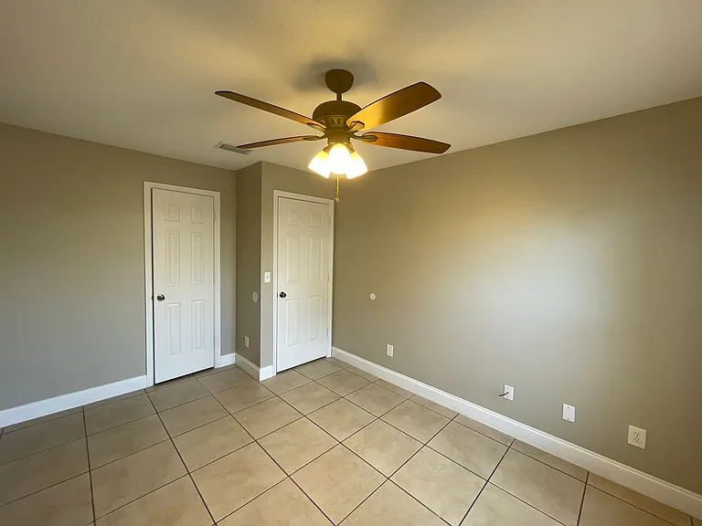 810 Montana Ave — Photo 15