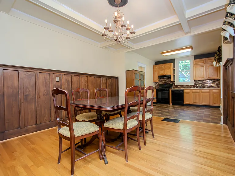 1613 Edgeland Ave — Photo 9