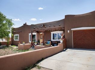 27 Rim View Rd, Ranchos De Taos, NM 87557