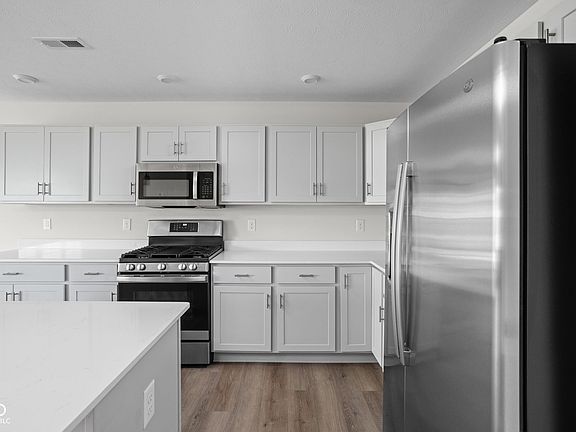 5th image of 19578 Astoria Ave