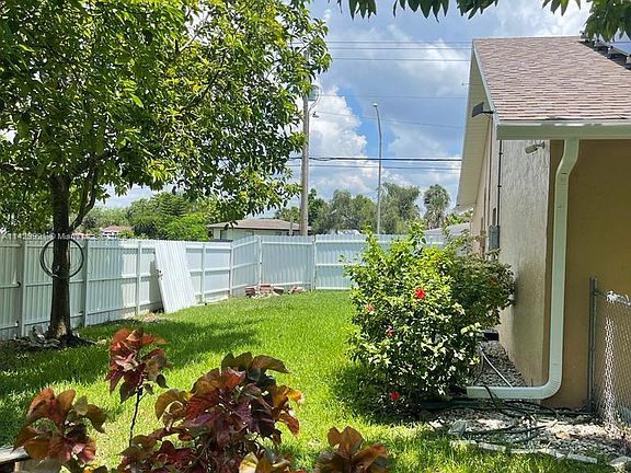 3rd image of 1002 Leeland Heights Blvd E