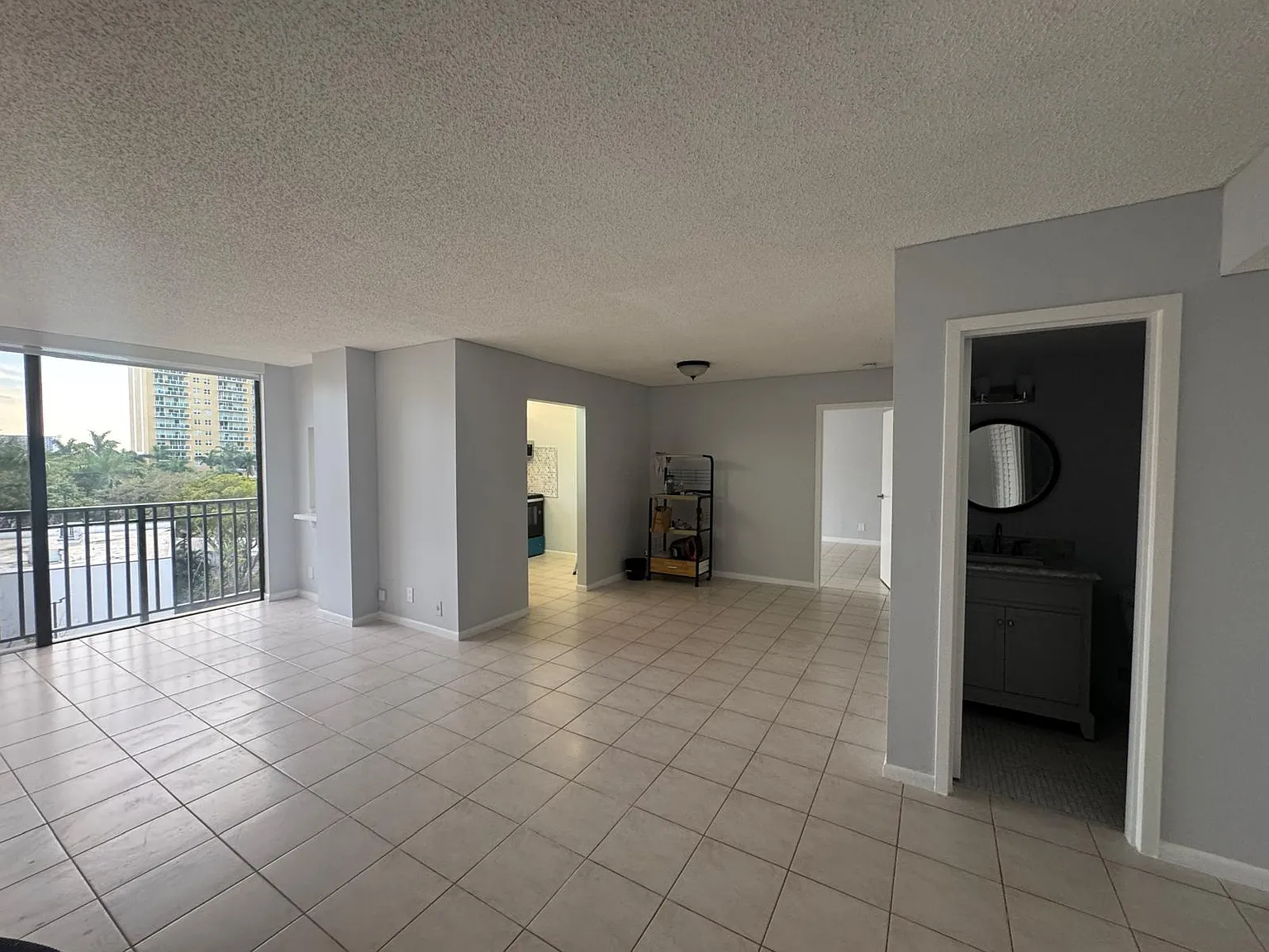 1 bed, 1.5 bath, 767 sqft, $1,950 — Photo 2