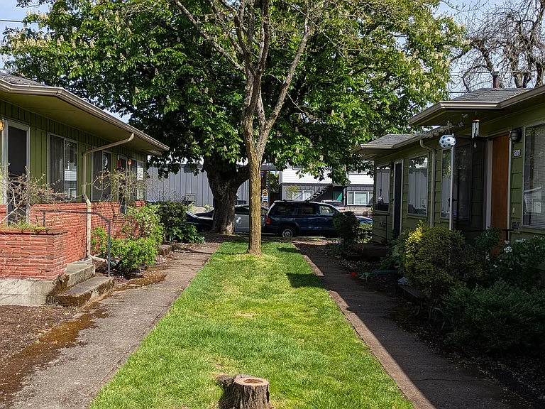 511 NE 78th Ave — Photo 2