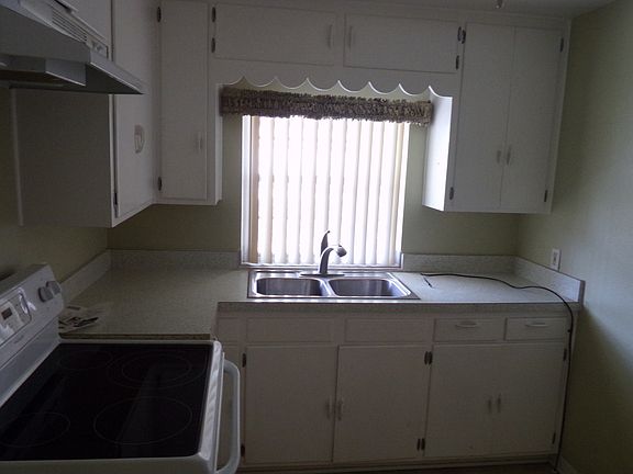 3rd image of 965 S Buena Vista Dr