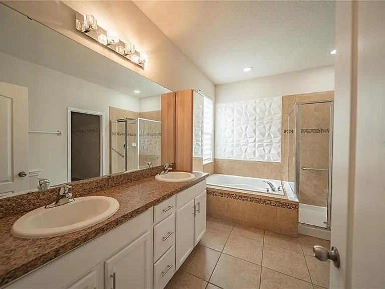 2592 Isabela Ter — Photo 23