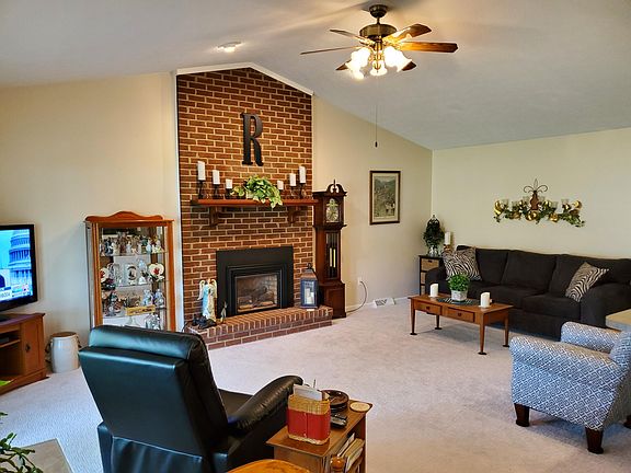 3rd image of 109 William Ct