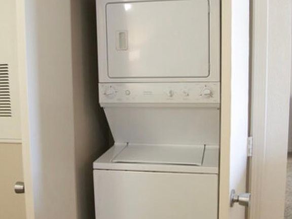 5th image of 3902 Buttonwood Dr #9305