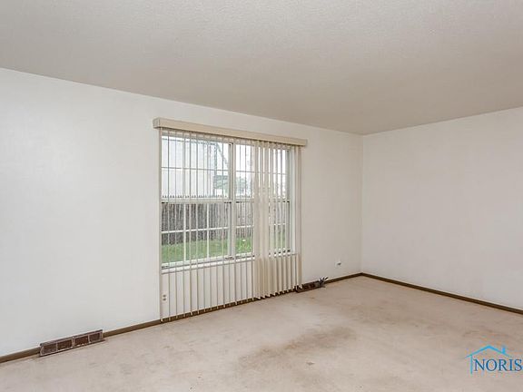 4th image of 3807 W Alexis Rd