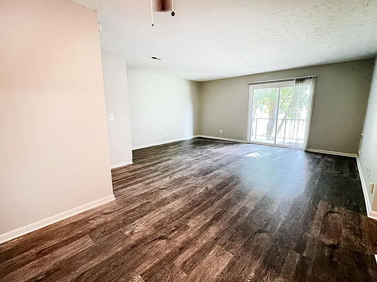 Crown Crossing Apartments — Photo 60