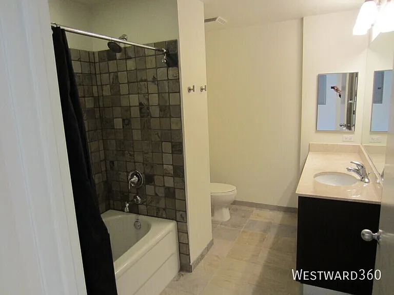 225 S Sangamon #605 — Photo 4
