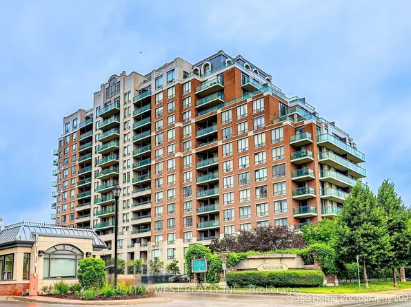 350 Red Maple Rd #814, Richmond Hill, ON L4C 0T5