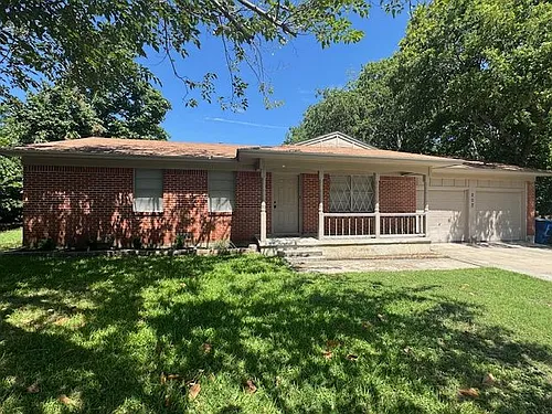 202 Oak St Photo 1