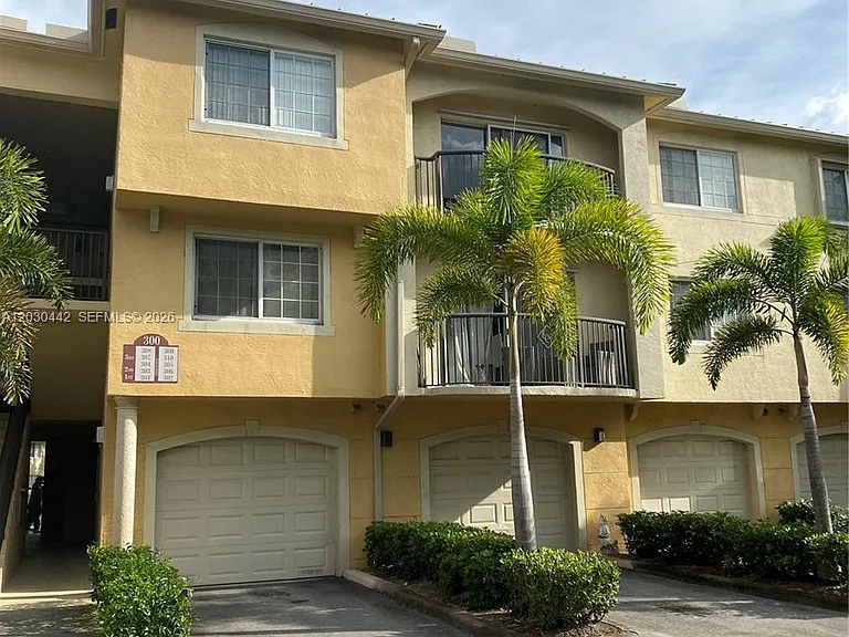 300 Crestwood Ct N #310 — Photo 1