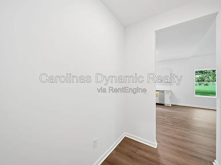 1533 S Battleground Ave — Photo 11