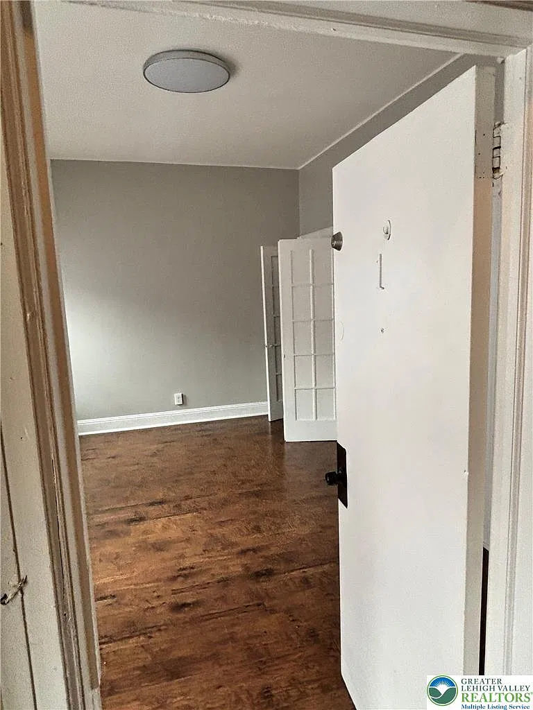 1 bed, 400 sqft, $1,000 — Photo 2